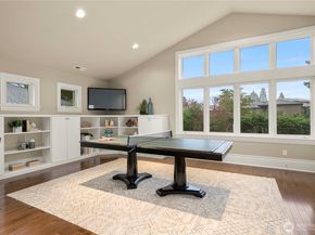 10021 NE 16th Place, Bellevue WA 98004