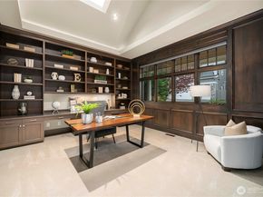 10021 NE 16th Place, Bellevue WA 98004