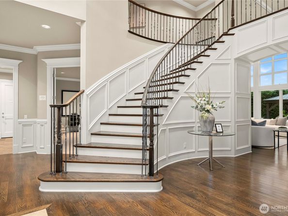 10021 NE 16th Place, Bellevue WA 98004