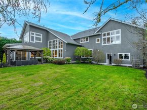 10021 NE 16th Place, Bellevue WA 98004