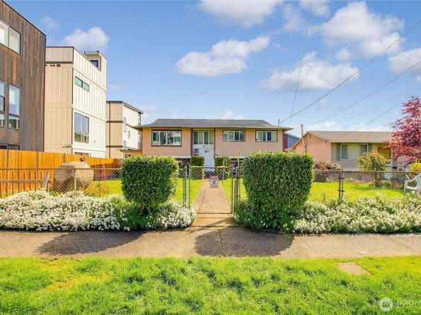 4560 34th Avenue S, Seattle WA 98118