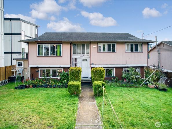 4560 34th Avenue S, Seattle WA 98118