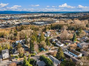 7324 7th Place SW B, Seattle WA 98106