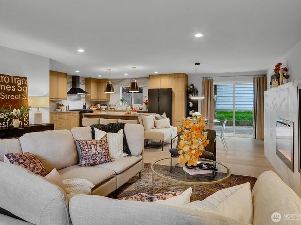 19326 66th Avenue W, Lynnwood WA 98036