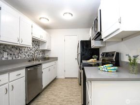8747 Phinney Avenue N 13, Seattle WA 98103