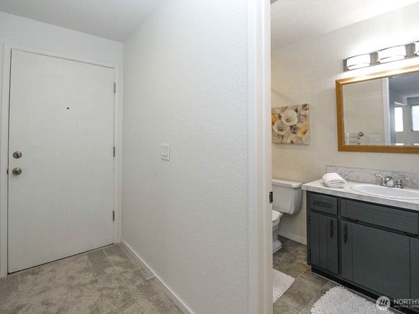 8747 Phinney Avenue N 13, Seattle WA 98103