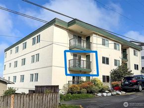 8747 Phinney Avenue N 13, Seattle WA 98103