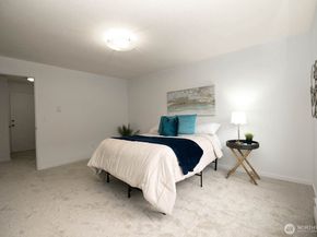 8747 Phinney Avenue N 13, Seattle WA 98103
