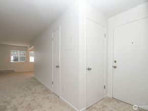 8747 Phinney Avenue N 13, Seattle WA 98103