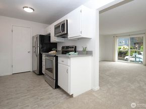 8747 Phinney Avenue N 13, Seattle WA 98103