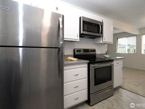 8747 Phinney Avenue N 13, Seattle WA 98103