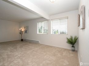 8747 Phinney Avenue N 13, Seattle WA 98103