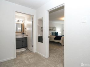 8747 Phinney Avenue N 13, Seattle WA 98103