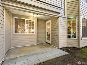10022 NE 120th Lane G101, Kirkland WA 98034
