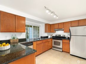 10022 NE 120th Lane G101, Kirkland WA 98034