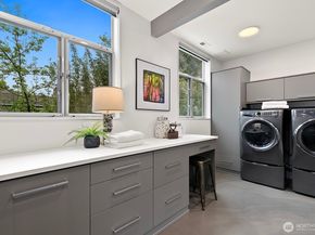1549 Magnolia Way W, Seattle WA 98199