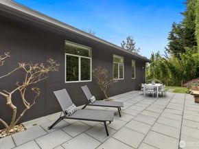 1549 Magnolia Way W, Seattle WA 98199