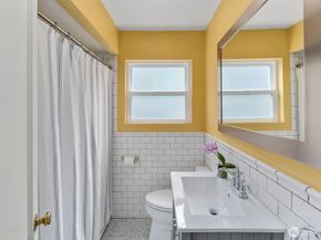 4531 Stanford Avenue NE, Seattle WA 98105