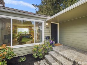 4531 Stanford Avenue NE, Seattle WA 98105