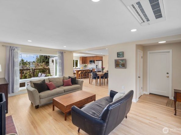 4531 Stanford Avenue NE, Seattle WA 98105