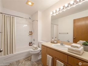 412 11th Avenue 209, Seattle WA 98122