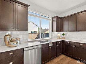 1472 Baker Heights Loop, Bremerton WA 98312