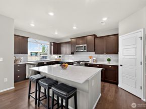 1472 Baker Heights Loop, Bremerton WA 98312