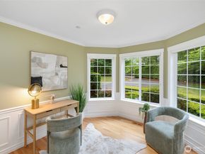24819 SE 14th Street, Sammamish WA 98075