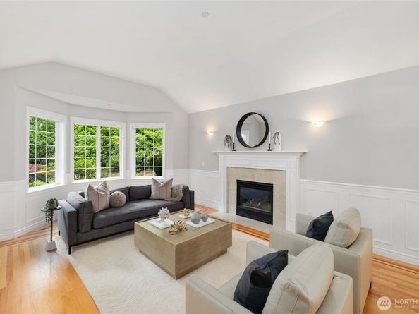 24819 SE 14th Street, Sammamish WA 98075