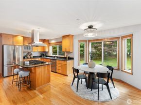 24819 SE 14th Street, Sammamish WA 98075