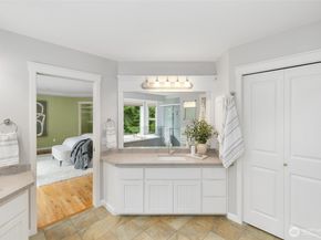 24819 SE 14th Street, Sammamish WA 98075