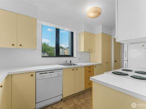 521 5th Avenue W 306, Seattle WA 98119