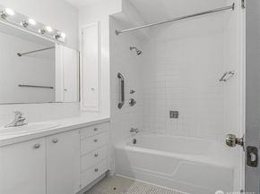 521 5th Avenue W 306, Seattle WA 98119