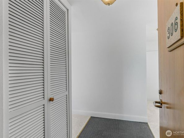 521 5th Avenue W 306, Seattle WA 98119