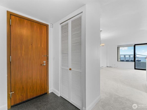 521 5th Avenue W 306, Seattle WA 98119