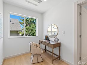 4412 Corliss Avenue N B, Seattle WA 98103