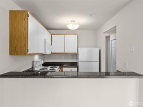 1900 NE 48th Street E205, Renton WA 98056