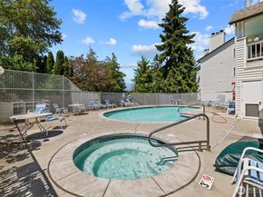 1900 NE 48th Street E205, Renton WA 98056