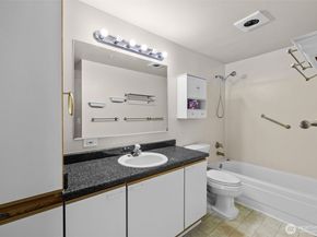 1900 NE 48th Street E205, Renton WA 98056