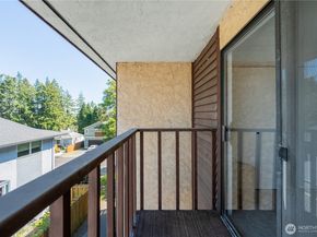 216 SW 154th Street 3, Burien WA 98166