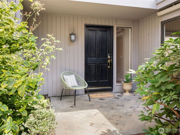 130 141st Place NE, Bellevue WA 98007