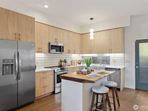 8424 24th Avenue SW, Seattle WA 98106