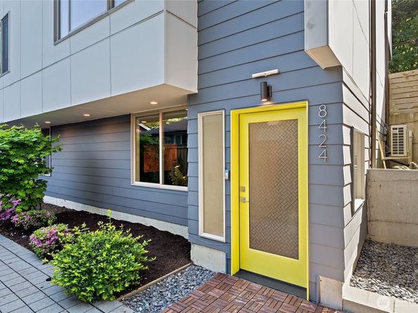 8424 24th Avenue SW, Seattle WA 98106