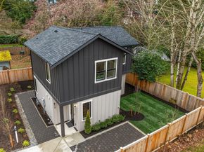 817 18th Avenue W, Kirkland WA 98033