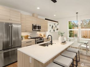817 18th Avenue W, Kirkland WA 98033