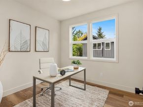 817 18th Avenue W, Kirkland WA 98033