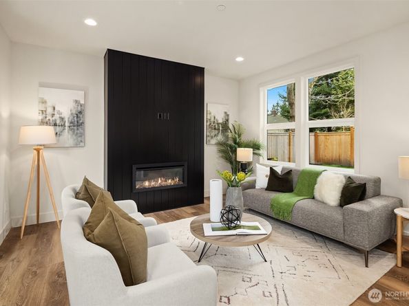 817 18th Avenue W, Kirkland WA 98033