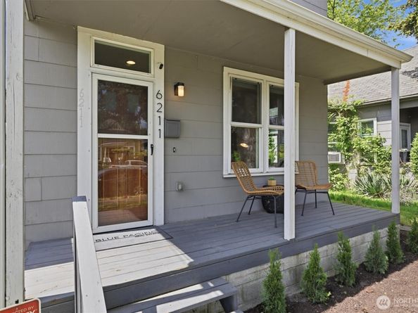 6211 Carleton Avenue S, Seattle WA 98108