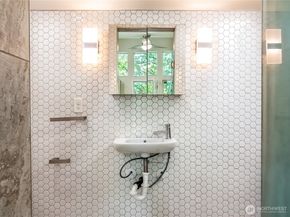 3855 21st Avenue SW, Seattle WA 98106