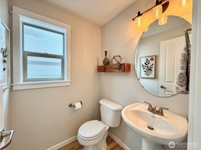 2138 N 113th Street B, Seattle WA 98133